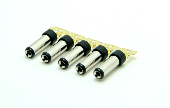 نوع 10A 12V 5.5 * 2.5mm سلك 18 AWG - 26 AWG ذكر DC وصلات الكهرباء