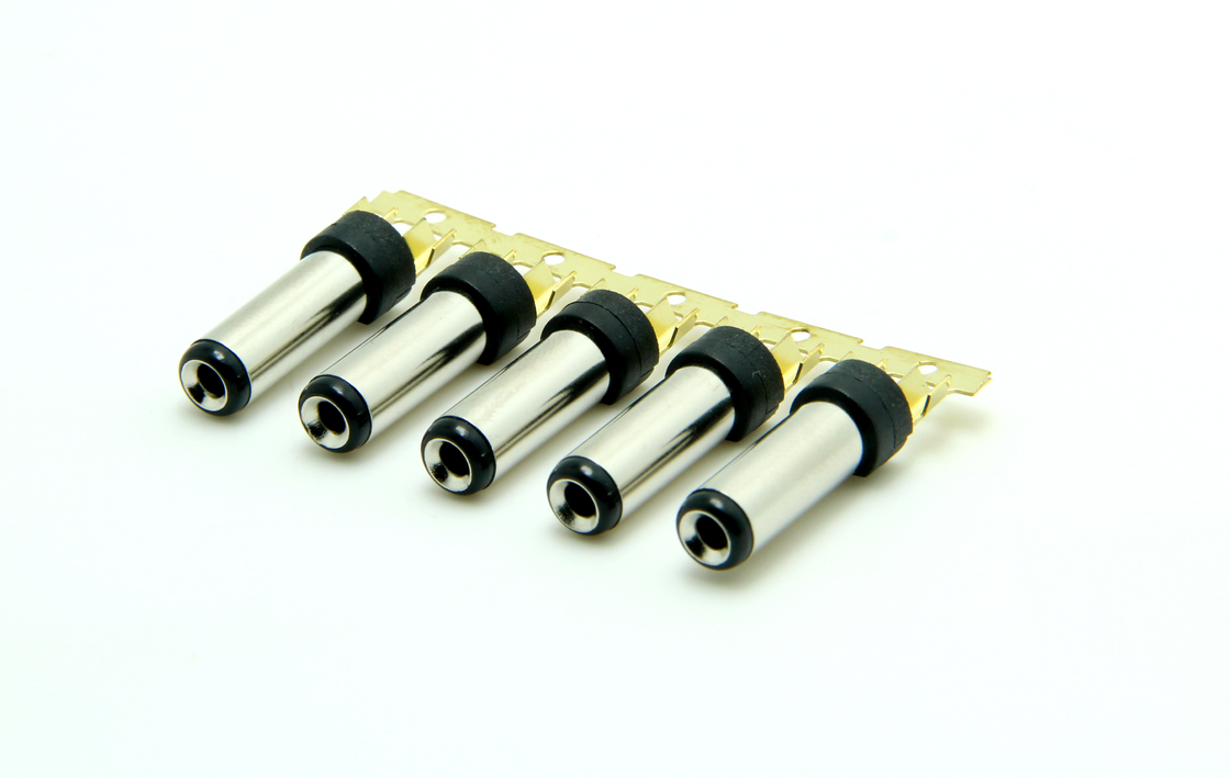 نوع 10A 12V 5.5 * 2.5mm سلك 18 AWG - 26 AWG ذكر DC وصلات الكهرباء