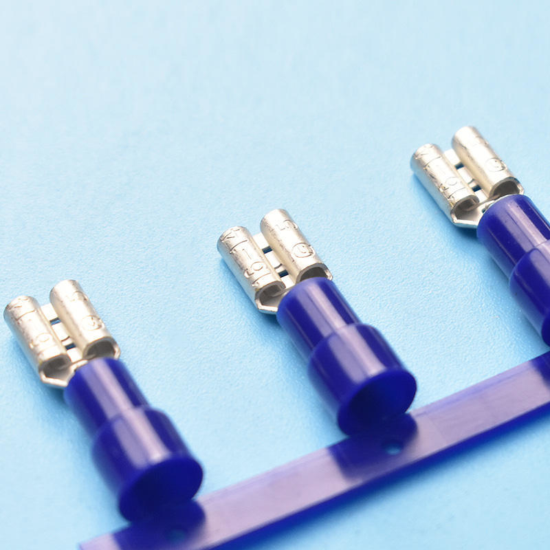 الغطاء المعزول من النيلون 6.3Mm Crimp Faston الإناث المحطات الموصلة Spade محطة الكابل Lug